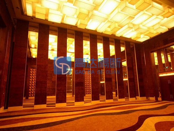 超高型活動隔斷